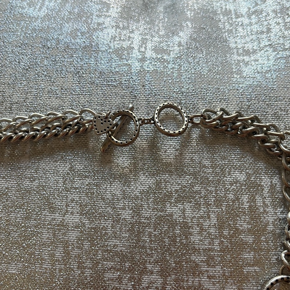 Layered metal and pearl necklace - Picture 2 of 3